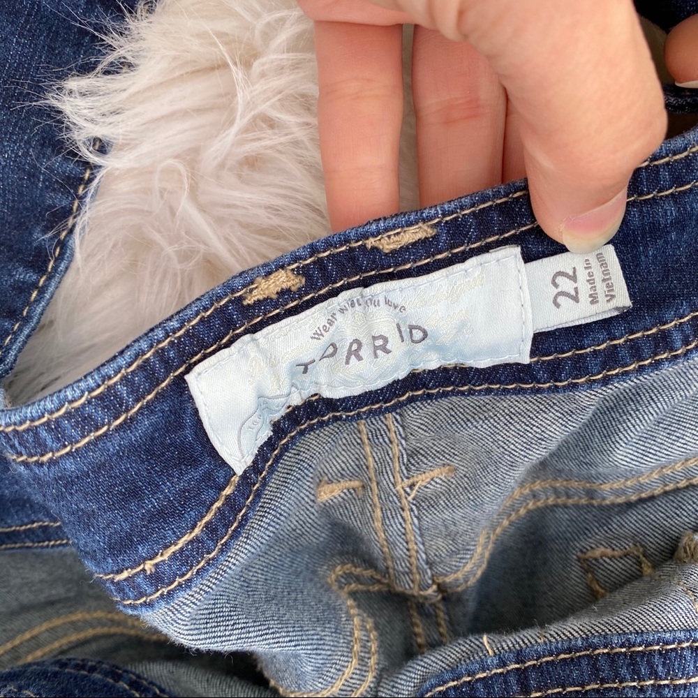 Torrid EUC distressed overalls 22 - Picture 5 of 9